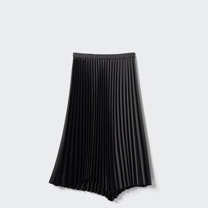 UNIQLO pleated skirt like new condition. size L used 2 times.